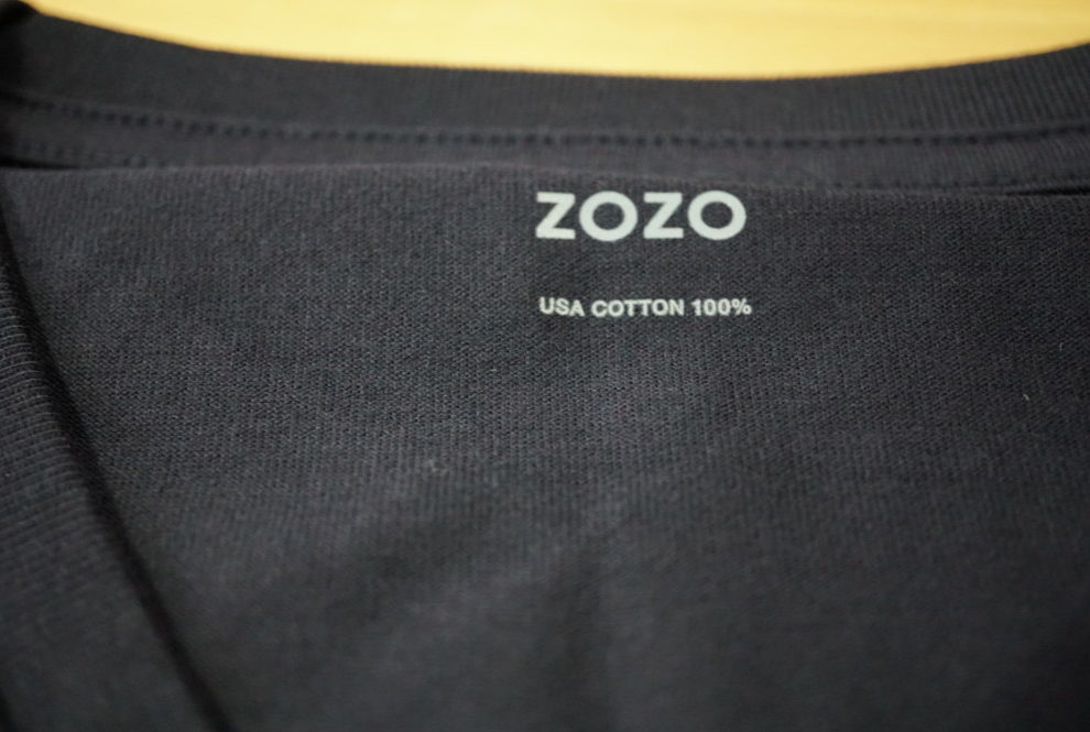 ZOZOのVネックTシャツ